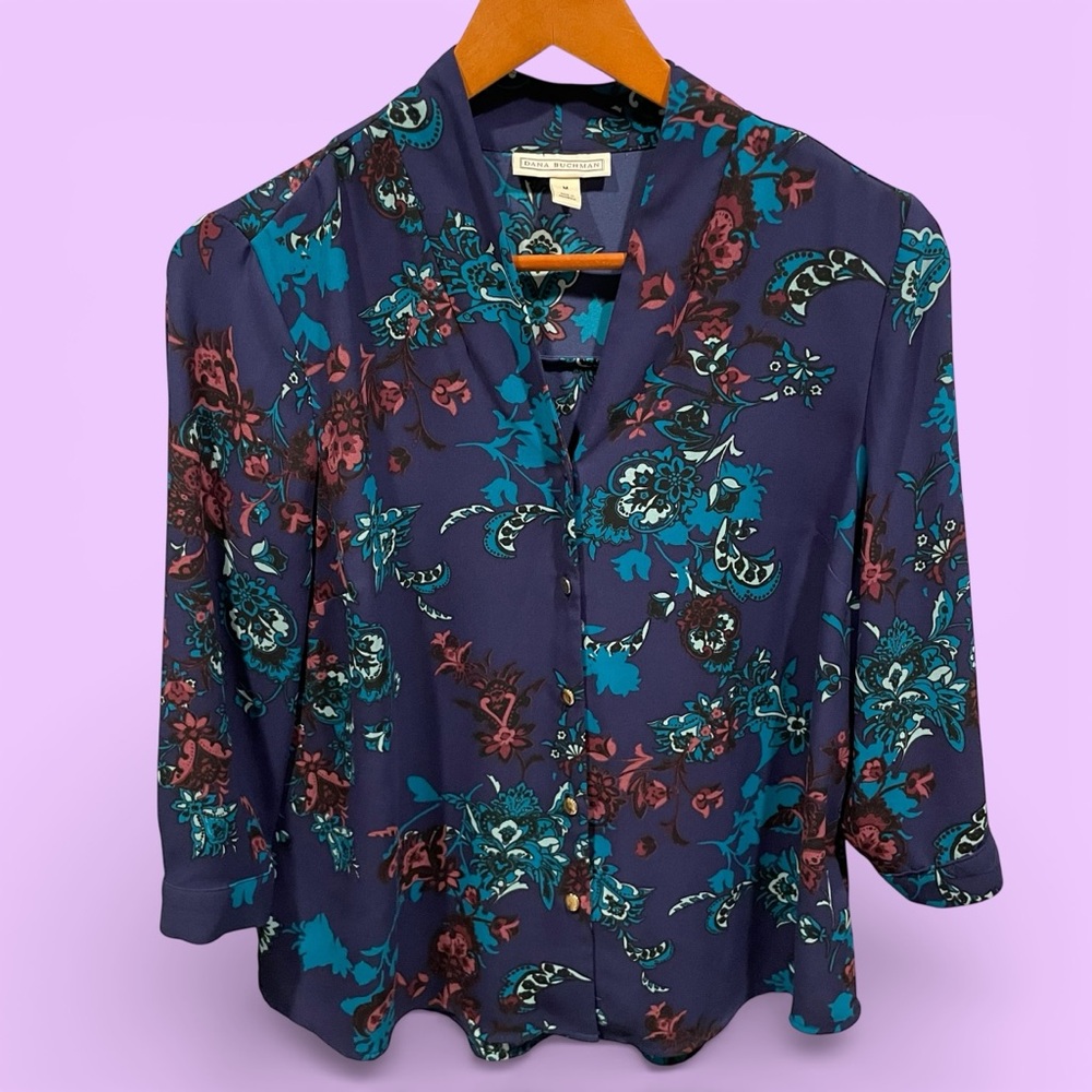 Beautiful watercolor floral Dana Buchman blouse gold button flowy sophisticate